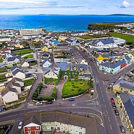 Kilcooly's Hotel *