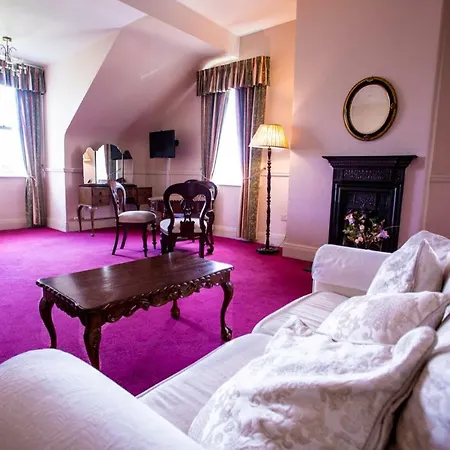 Kilcooly's Hotel *