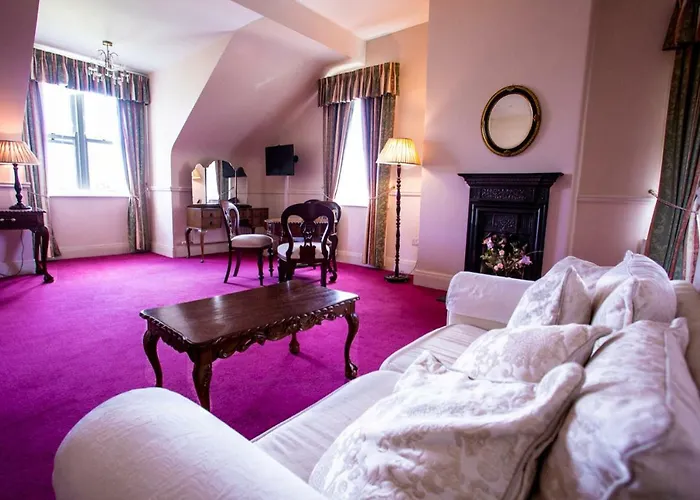 Kilcooly's Hotel *
